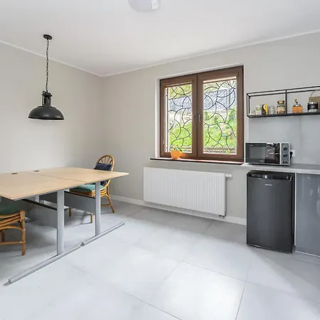 アパート Pomaranczowy 80 Metrow Z Widokiem Na Ogrod