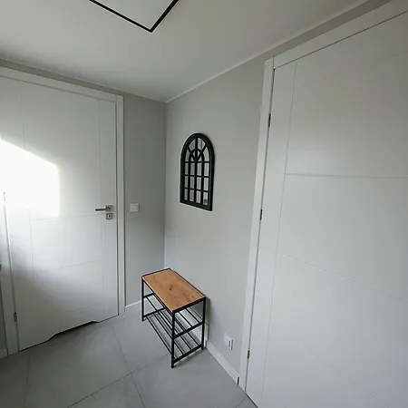 Pomaranczowy 80 Metrow Z Widokiem Na Ogrod